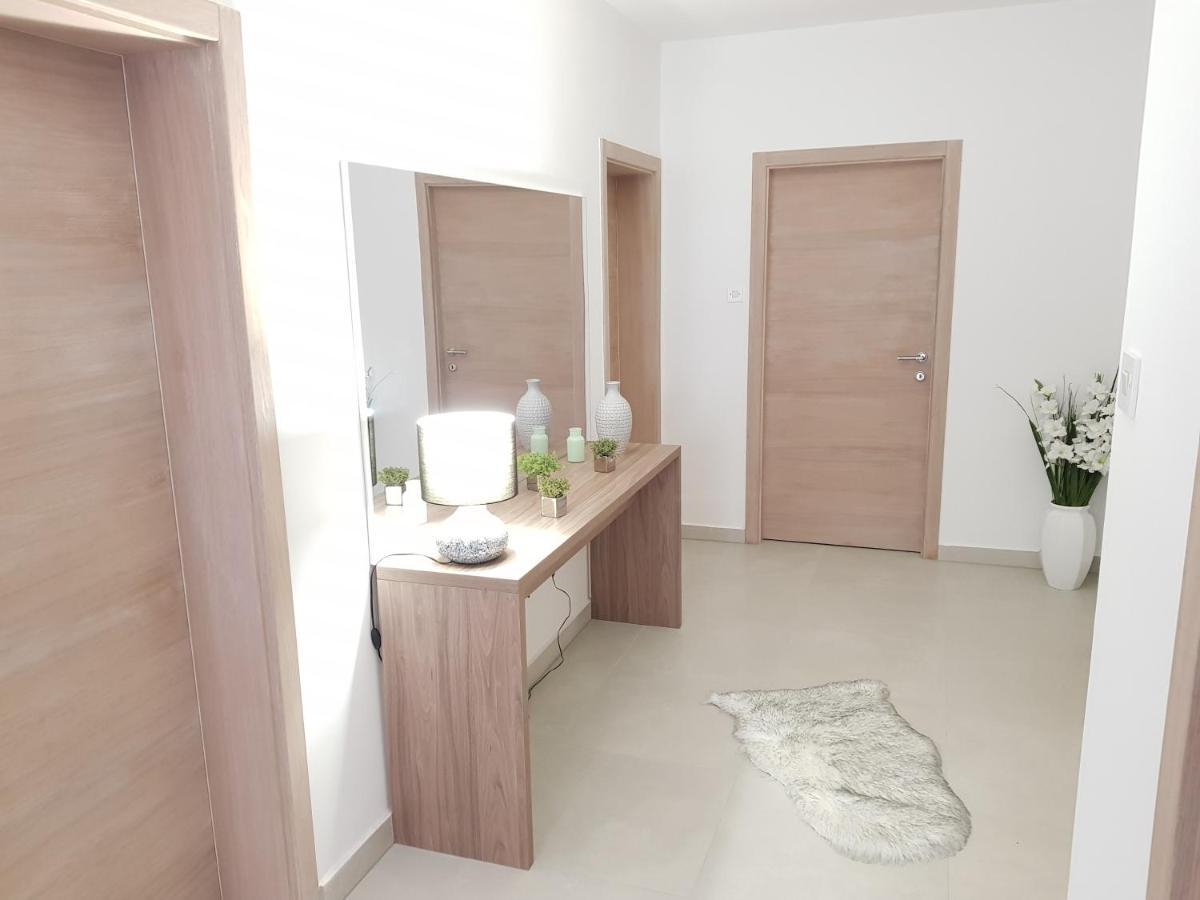 Apartmani Aria Rogoznica  Exteriör bild